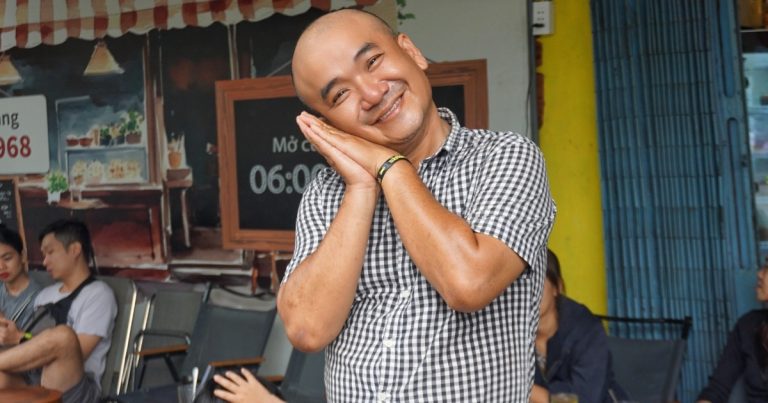 “Lên đời” sau 1 đêm: Quán nước ế khách ở TPHCM gây sốt nhờ bức ảnh đầy lỗi “Lên đời” sau 1 đêm: Quán nước ế khách ở TPHCM gây sốt nhờ bức ảnh đầy lỗi