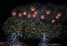 Pháo hoa Việt Nam – Trung Quốc rực sáng sông Hàn, thu hút du khách đêm chung kết