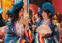 Trào lưu chụp ảnh lấy liền đậm chất Việt hút giới trẻ giữa lòng Hà Nội