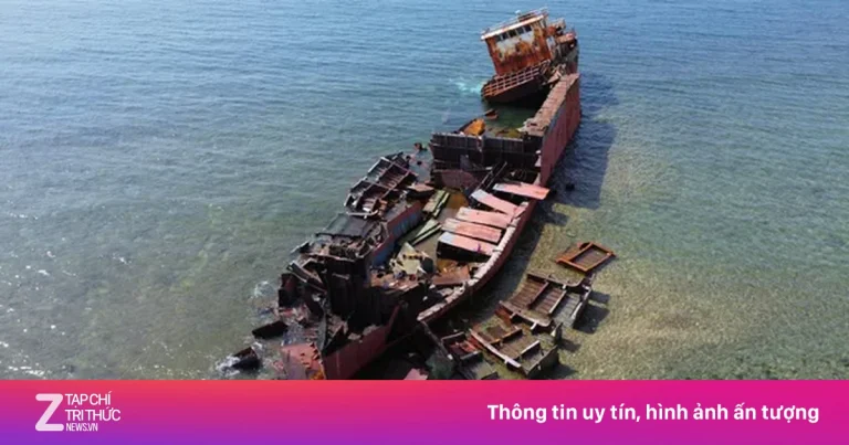 Tháo dỡ tàu mắc cạn ‘sống ảo’ ở Khánh Hòa Tháo dỡ tàu mắc cạn ‘sống ảo’ ở Khánh Hòa