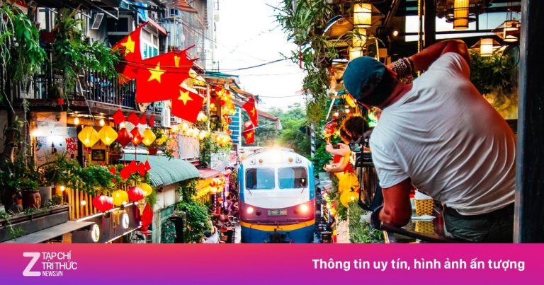 Tàu Thống Nhất xuyên Việt qua mắt phóng viên Anh Tàu Thống Nhất xuyên Việt qua mắt phóng viên Anh