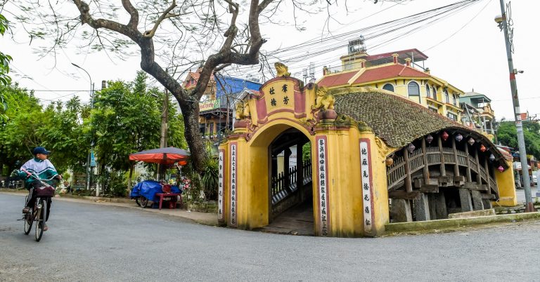 3 cây cầu ngói hàng trăm năm tuổi ở Ninh Bình khiến du khách mê mẩn
