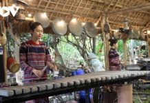 Độc đáo thanh âm đàn đá ở vùng cực Đông tổ quốc