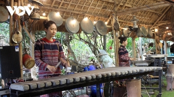 Độc đáo thanh âm đàn đá ở vùng cực Đông tổ quốc Độc đáo thanh âm đàn đá ở vùng cực Đông tổ quốc