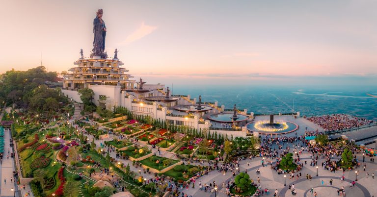 7 tháng đầu năm 2025, núi Bà Đen cán mốc 4 triệu lượt khách