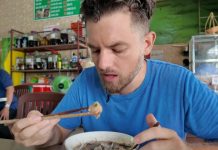 Thử món từng bị chê “tệ nhất Việt Nam”, đầu bếp Mỹ nói muốn ăn lần nữa