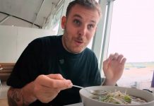 Chi 550.000 đồng ăn bát phở ở sân bay Tân Sơn Nhất, khách Tây nhận xét gì?