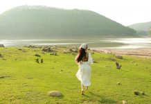 Điểm đến cách Hà Nội 80km có thác nước mát lạnh, bãi cỏ rộng mênh mông