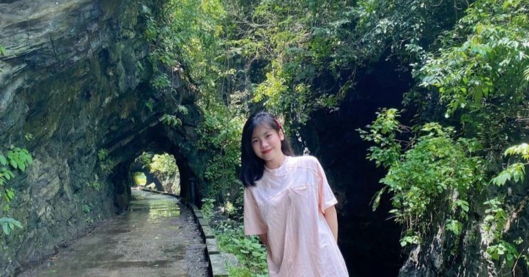 Đường hầm xanh mướt giữa núi rừng Thái Nguyên đẹp như châu Âu gây sốt mạng Đường hầm xanh mướt giữa núi rừng Thái Nguyên đẹp như châu Âu gây sốt mạng