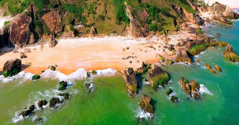 ‘Kỳ quan đá’ có một không hai bên bờ biển ở Quảng Trị ‘Kỳ quan đá’ có một không hai bên bờ biển ở Quảng Trị