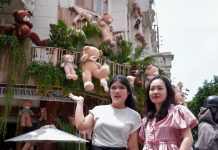 Quán cà phê treo hơn 700 con gấu bông gây sốt TPHCM, bảo vệ túc trực 24/24