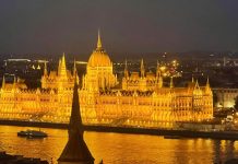 Tòa nhà Quốc hội Hungary vàng rực, đẹp nao lòng bên dòng Danube
