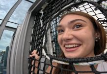 Du khách đứng tim khi nghiêng người 65 độ trên tầng 75 tòa nhà chọc trời