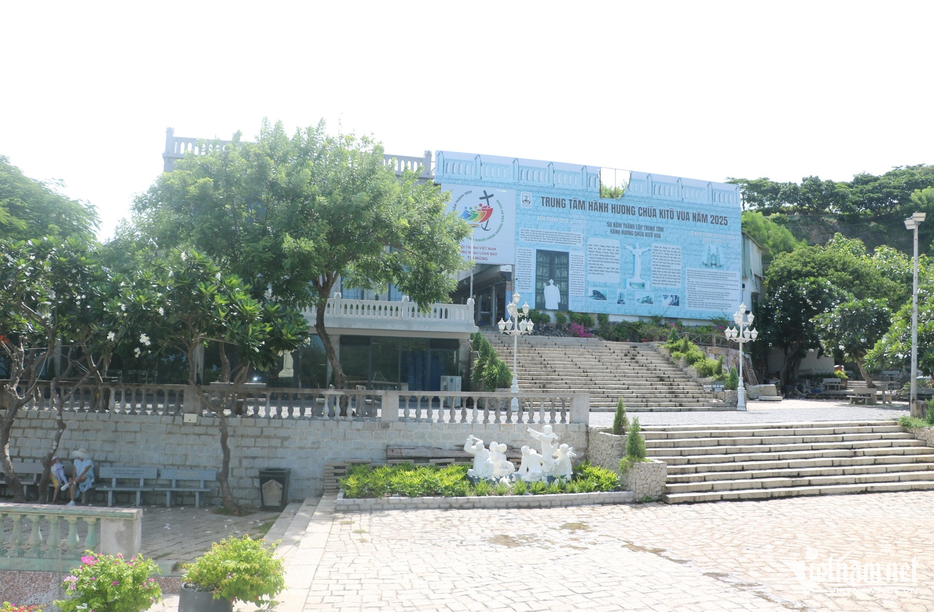 W-Ngắm tượng Chúa giang tay lớn nhất Việt Nam ở vũng tàu 6.JPG.jpg