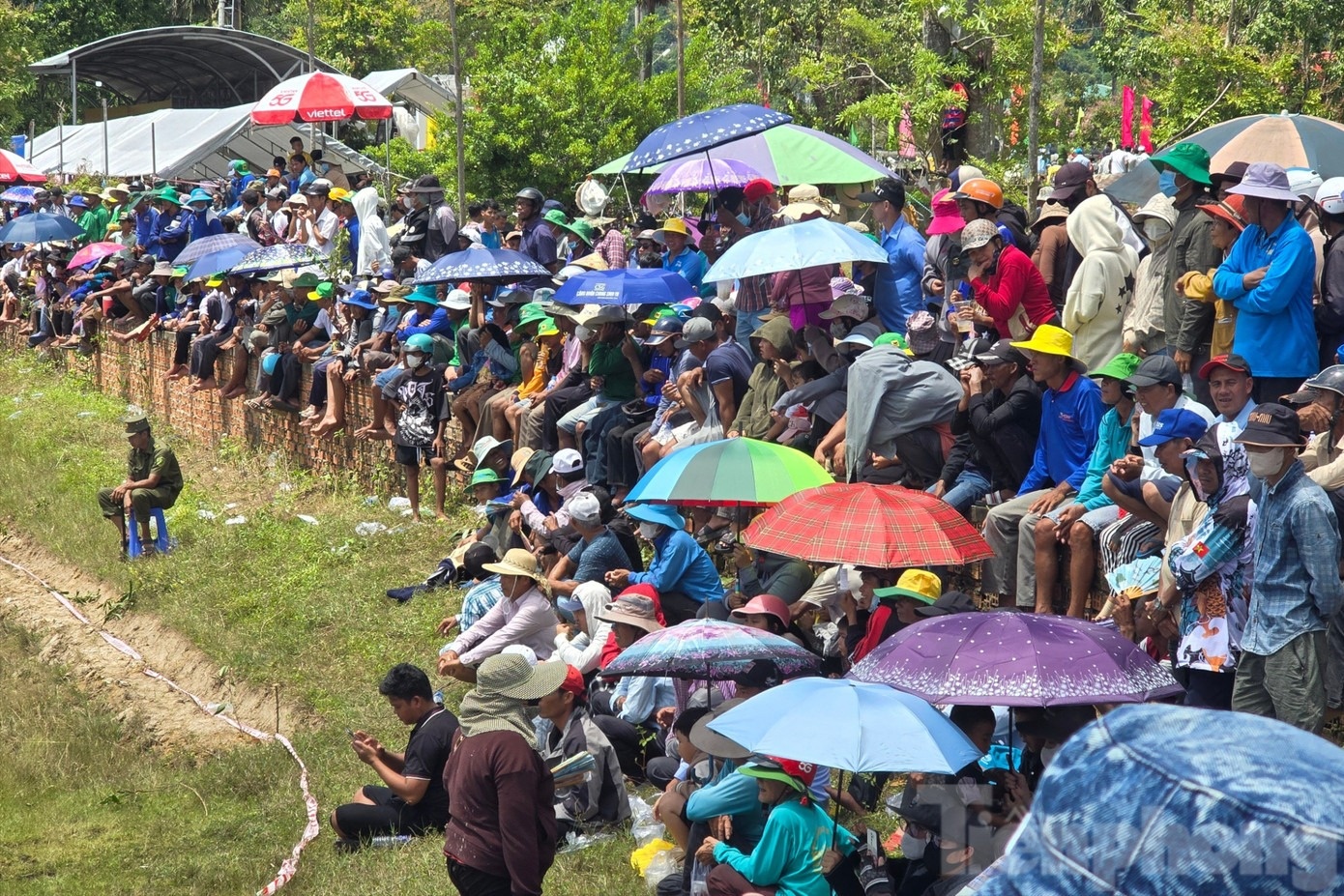 Hoi dua bo Bay Nui anh 14