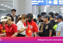 Xếp hàng chật cứng metro TP.HCM ngày 2/9