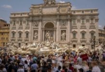 Nhiều nước ứng phó với du lịch ”xấu xí”