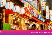 Khoản tiền boa từ khách Tây khiến người Nhật bối rối