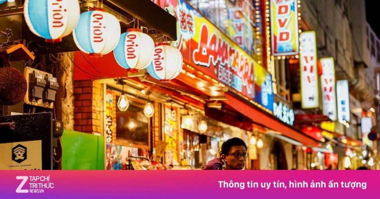 Khoản tiền boa từ khách Tây khiến người Nhật bối rối
