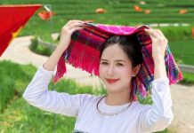 Con đường cờ đỏ sao vàng ở Pù Luông đẹp như tranh, hút khách dịp 2/9