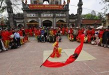 Về đền Phù Đổng, nghe vó ngựa thiêng