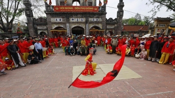 Về đền Phù Đổng, nghe vó ngựa thiêng Về đền Phù Đổng, nghe vó ngựa thiêng