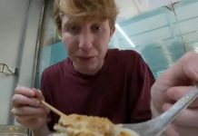 Khách Mỹ “nghiện” một món ăn ở Hà Nội, sẵn sàng đi cả tiếng để thưởng thức