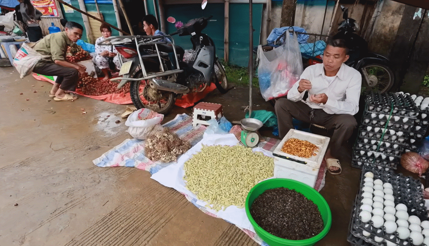chợ Lũng Vân   Ru Ba Than 1.gif