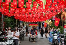Cờ hoa phủ kín phố phường, Hà Nội rực sáng trong dịp lễ 2/9 Cờ hoa phủ kín phố phường, Hà Nội rực sáng trong dịp lễ 2/9