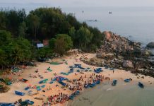 Đến làng chài ‘triệu view’, khách ngỡ ngàng vì bánh xèo 3 nghìn, hải sản siêu rẻ