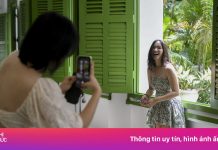 Xếp hàng check-in dinh thự Pháp hiếm hoi mở cửa ở TP.HCM