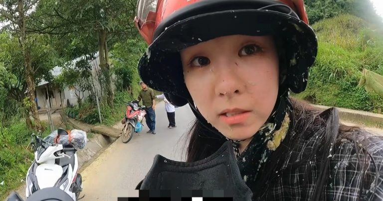 Cô gái Hàn ngã xe ở Tuyên Quang được người dân kéo lên, mời về nhà gội đầu Cô gái Hàn ngã xe ở Tuyên Quang được người dân kéo lên, mời về nhà gội đầu
