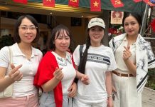 Hàng quán Hà Nội xem diễu binh chật kín, khách xếp hàng cả tiếng nhận chỗ