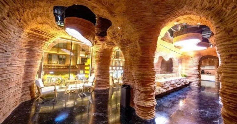 Nhà vệ sinh công cộng gây bão mạng vì quá đẹp, nhiều người kéo đến check-in