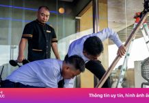 Cảnh chèn cửa chống bão tại khách sạn Quảng Ninh