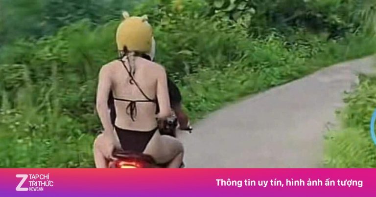 Khách Tây mặc bikini trên đường Hà Giang