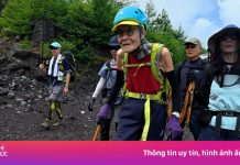 Kỷ lục cụ ông 102 tuổi leo núi Phú Sĩ