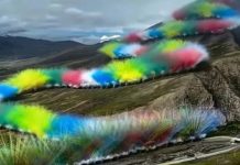 Màn pháo hoa khổng lồ thắp sáng sườn đồi ở dãy Himalaya gây tranh cãi