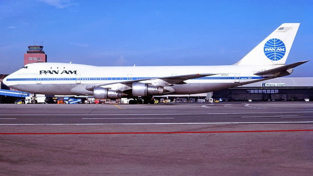 Chuyện về vụ máy bay bị tấn công, nữ tiếp viên nhanh trí cứu mạng 359 người - 1