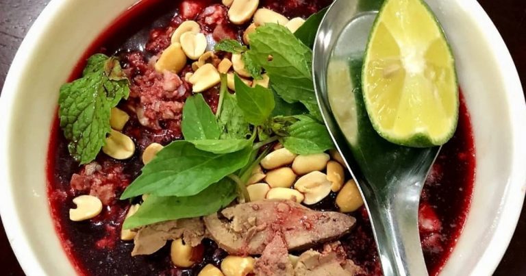 Món tiết canh của Việt Nam nằm trong Top 100 món ăn tệ nhất thế giới