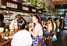 Nhà hàng nhập mắm tôm từ Việt Nam, khách Mỹ xếp hàng 90 phút thấy vẫn đáng