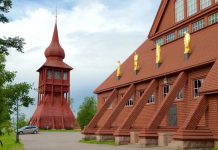 Nhà thờ bằng gỗ nặng 672 tấn, được nhấc lên và di chuyển 5km trong 2 ngày