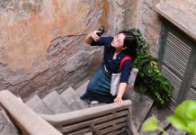 Quán Hà Nội nằm trong ngõ tối như mê cung, có ban công khiến khách mê tít