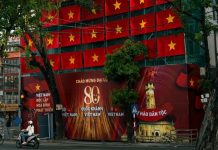 Toà sát “Hàm cá mập” rực rỡ cờ đỏ sao vàng là điểm check-in gây sốt dịp 2/9