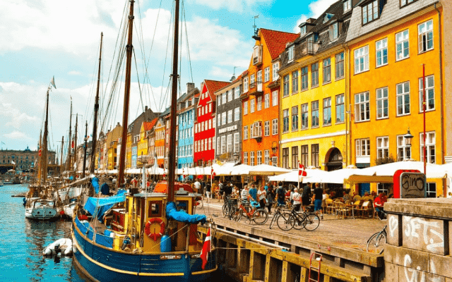 Khám phá thủ đô Copenhagen của Đan Mạch nổi tiếng trong tour Châu Âu Khám phá thủ đô Copenhagen của Đan Mạch nổi tiếng trong tour Châu Âu