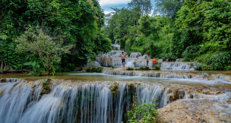 4 thác nước tự nhiên gần Hà Nội, khách vui chơi ‘thả ga’ với giá bình dân