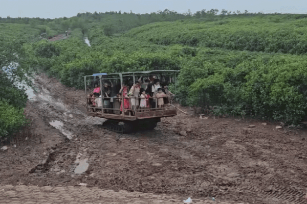 Biển vô cực Hưng Yên ‘vỡ trận’ cuối tuần