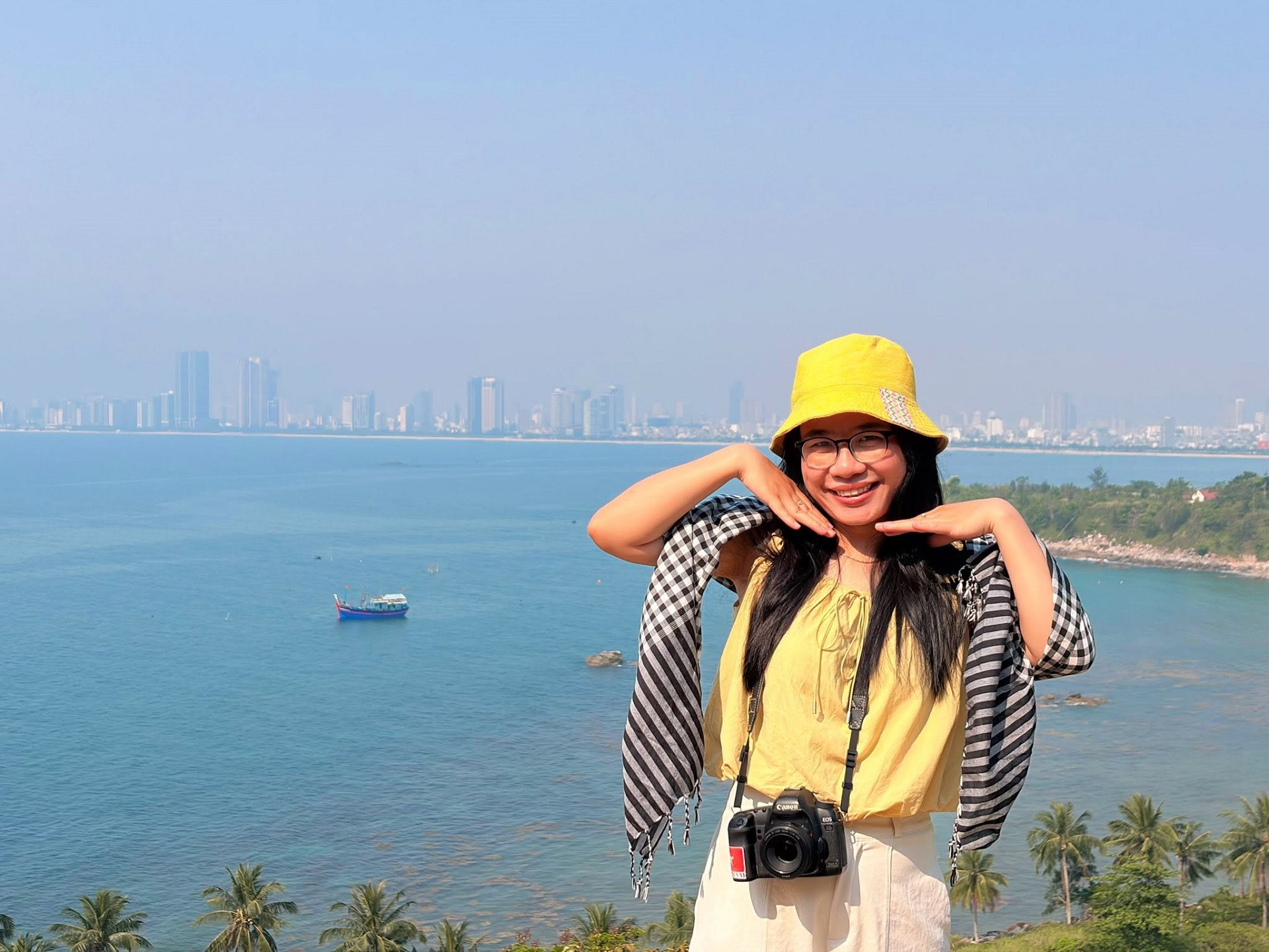 https://static-images.vnncdn.net/vps_images_publish/000001/000003/2026/7/5/co-gai-hai-phong-xuyen-viet-1772.jpg