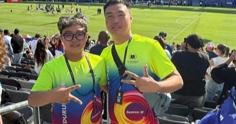 Gia đình Hà Nội chi 500 triệu đi Mỹ xem World Cup, giúp con gặp Mbappe