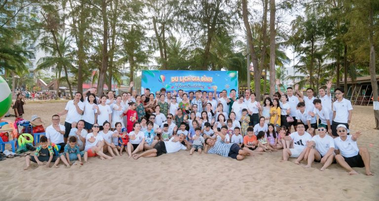 Gia đình 100 người ở Hà Nội góp 300 triệu du lịch Thanh Hóa, thuê 30 phòng nghỉ